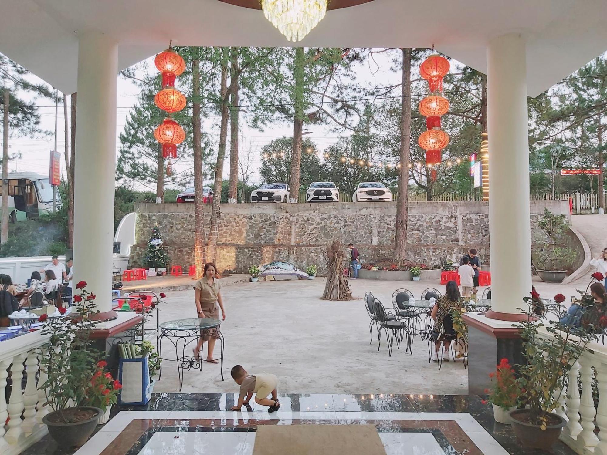 Hotel Khach San Hung Viet Tỉnh Kontum Exteriér fotografie